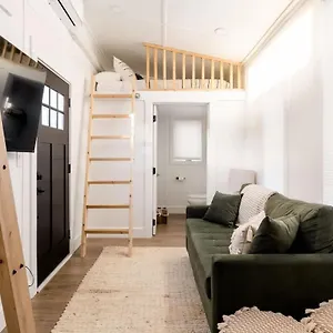 stay-collection-the-graffiti-alley-tiny-house-food-art-beer.portland-hotels.info/